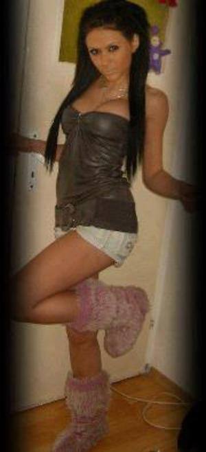 Meet Celina (19) from Washington | No-Strings Adult Dating