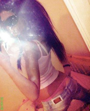 Ariana (19), Texas | Casual Encounters and Chat