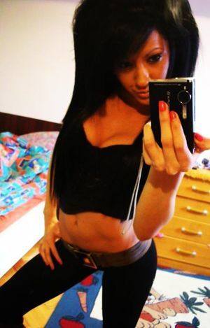 Chat with Elizabeth (19) | Ontario Hookups Available Now