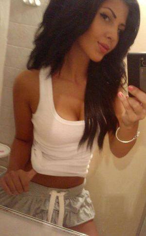 Chat with Amani (21) | Pennsylvania Hookups Available Now