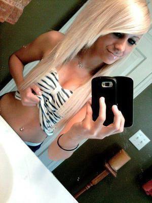 Chat with Noelle (22) | Pennsylvania Hookups Available Now