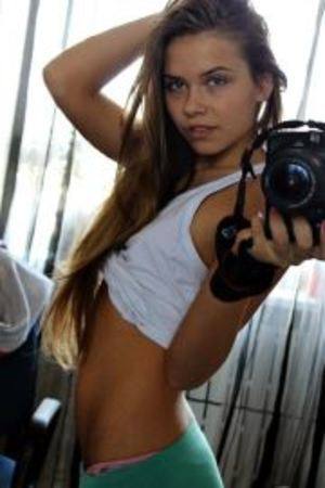 Meet Celine (24) from Illinois | Same-Night Dating