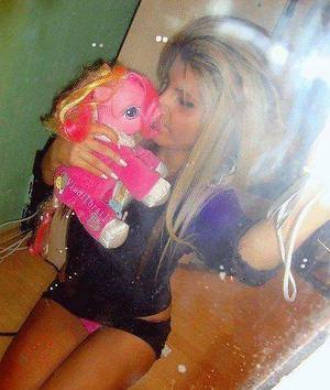 Chat with Alissa (24) | Texas Hookups Available Now