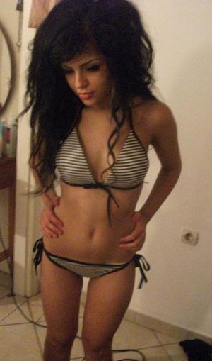 Voncile from Farmingville, New York is looking for adult webcam chat