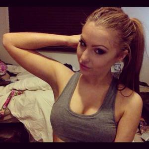 Vannesa from Lake In The Hills, Illinois is looking for adult webcam chat