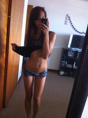 Sharen from  is looking for adult webcam chat