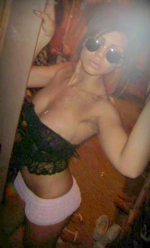 Tracee from Ashley, North Dakota is looking for adult webcam chat