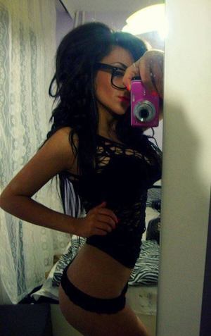 Elisa from Mountlake Terrace, Washington is looking for adult webcam chat