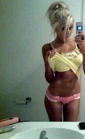 Evelin from  is looking for adult webcam chat