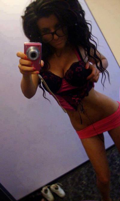 Rachelle from Walnut Grove, Georgia is looking for adult webcam chat
