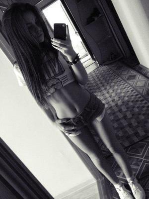 Carole from Warwick, Rhode Island is looking for adult webcam chat