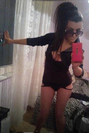 Jeanelle from Yorklyn, Delaware is looking for adult webcam chat