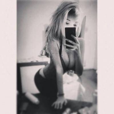 Oralee from Hardwick, Vermont is looking for adult webcam chat