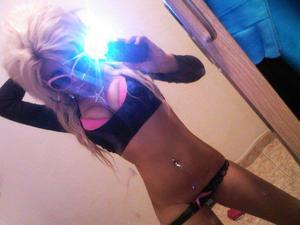 Ivonne from Pierson, Iowa is looking for adult webcam chat